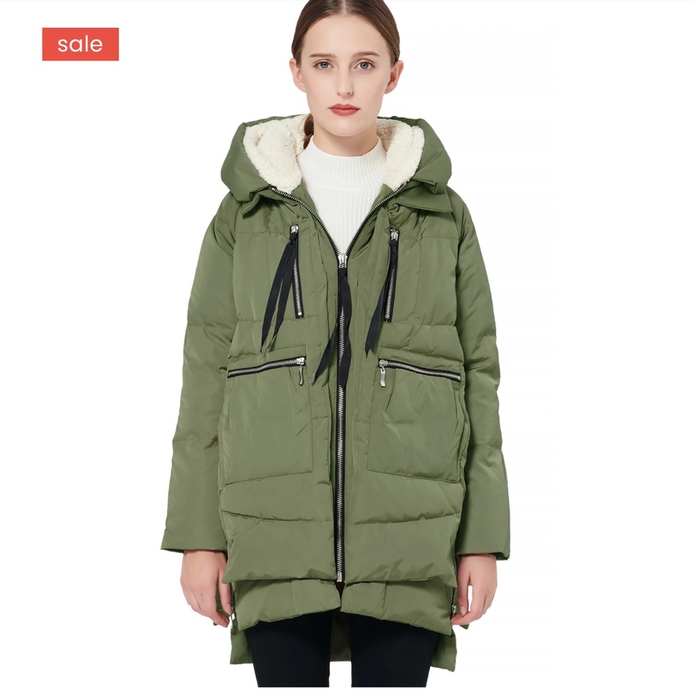 100%polyester,90%Duck Down; 10%Feathers
6big pockets, Fleecehood.Windproof/warm.